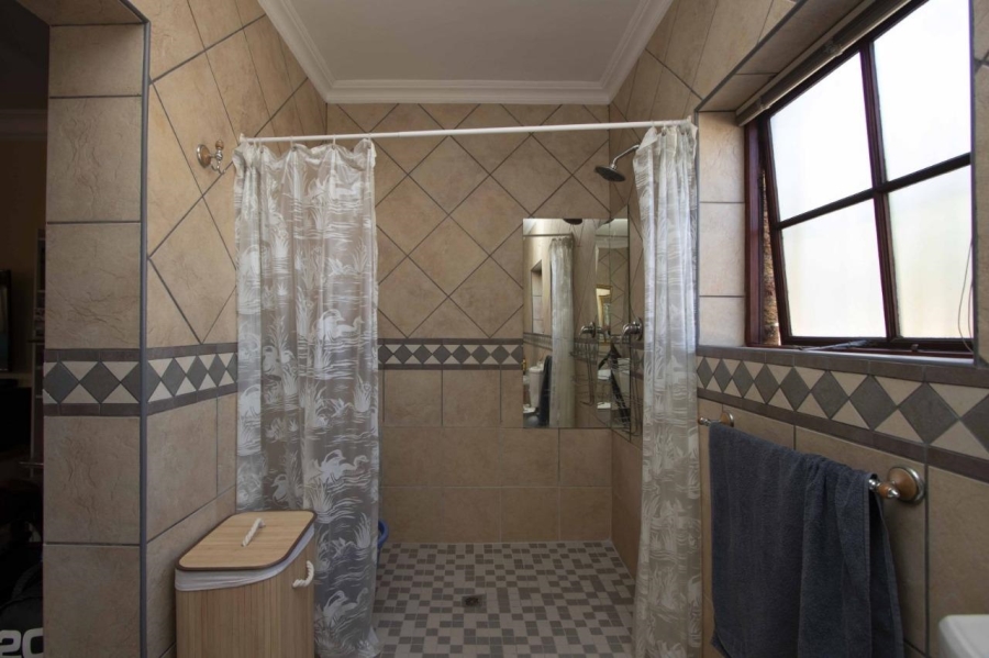 To Let 5 Bedroom Property for Rent in Parklands Western Cape